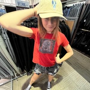 Meet your Posher, Ella